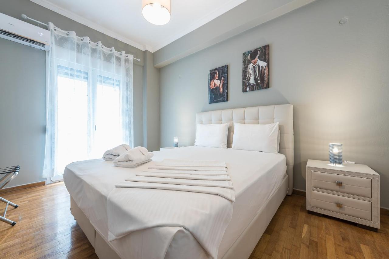 Modern City Apartment By Cloudkeys Aten Exteriör bild